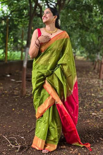Green maheswari cotton saree with unstitched blouse piece