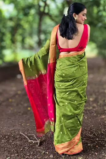 Green maheswari cotton saree with unstitched blouse piece