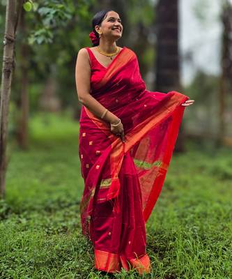 Red maheswari cotton saree with unstitched blouse piece 1