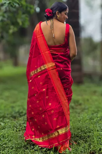 Red maheswari cotton saree with unstitched blouse piece