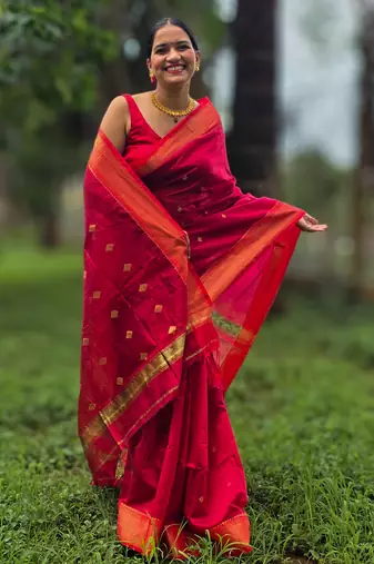 Red maheswari cotton saree with unstitched blouse piece