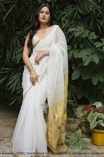 White Handwoven Muslin Jamdani Saree