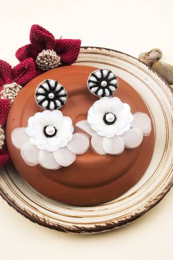 Handmade black flower pearl earrings