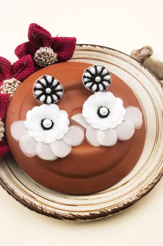 Handmade black flower pearl earrings