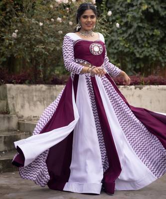 Maroon & White Navratri Lehenga Choli with Chevron Sleeves & Mirror Work 2