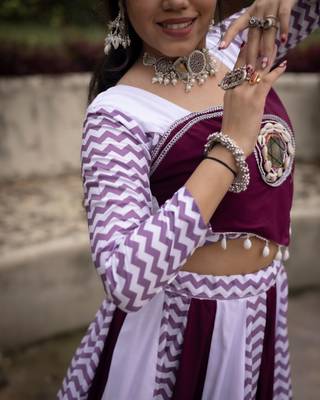 Maroon & White Navratri Lehenga Choli with Chevron Sleeves & Mirror Work 4