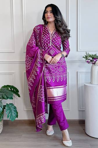 Elegant in magenta bandhani kurta set