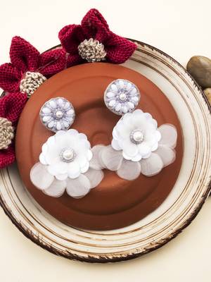 Handmade white flower pearl earrings 1