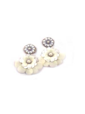 Handmade white flower pearl earrings 2