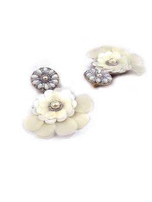 Handmade white flower pearl earrings 3
