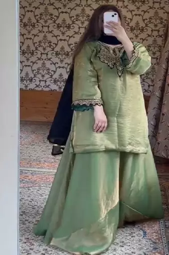 Regal green elegance with a modern twist