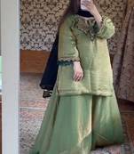 Regal green elegance with a modern twist