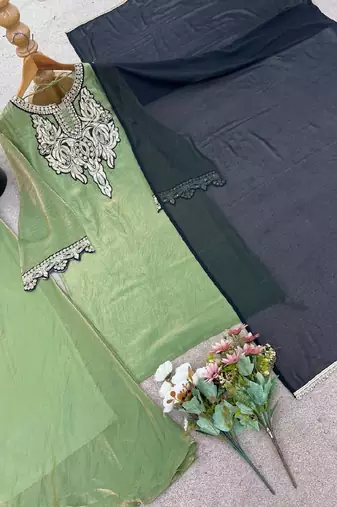 Regal green elegance with a modern twist