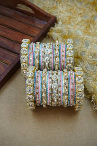 Elegant multy color metal set