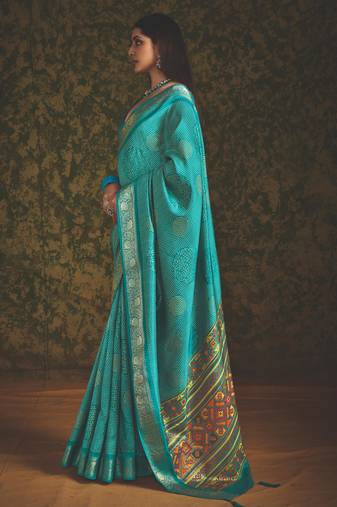 Sea green velvet tussar silk blend foilprint saree with unstitched blouse