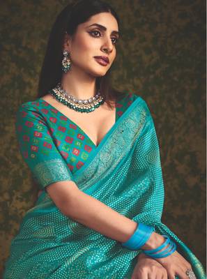 Sea green velvet tussar silk blend foilprint saree with unstitched blouse 2