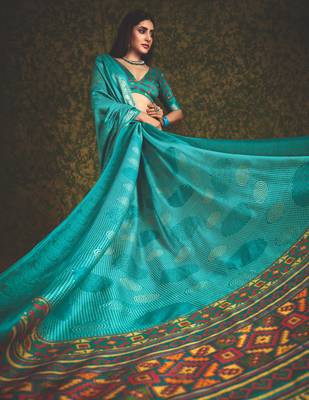 Sea green velvet tussar silk blend foilprint saree with unstitched blouse 3