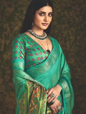Bottle green velvet tussar silk blend foilprint saree with unstitched blouse 4