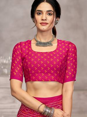 pink chiffon bandhani geometric printed saree with blouse  4
