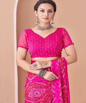 magenta chiffon bandhani geometric printed saree with blouse  4