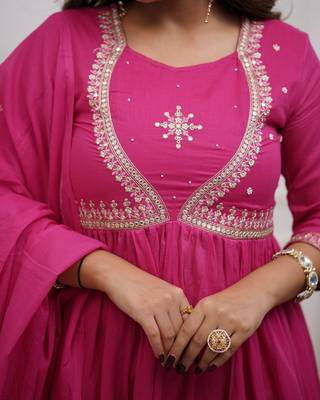 Pink embroidered kurta pant set 5