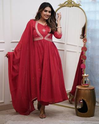 Red embroidered kurta pant set 1