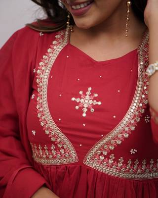 Red embroidered kurta pant set 2