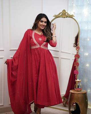 Red embroidered kurta pant set 4