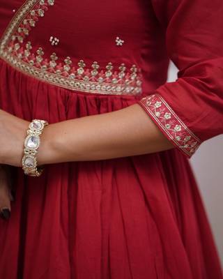 Red embroidered kurta pant set 5
