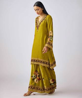 Lime green embroidered velvet kurta set 2