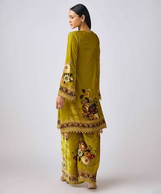 Lime green embroidered velvet kurta set 3