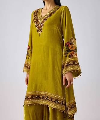 Lime green embroidered velvet kurta set 4