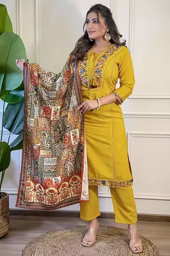 Mustard charm with boho elegance