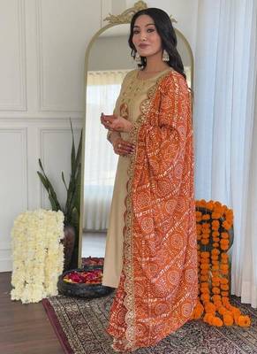 Beige Kurta set with Bandhani Dupatta 3