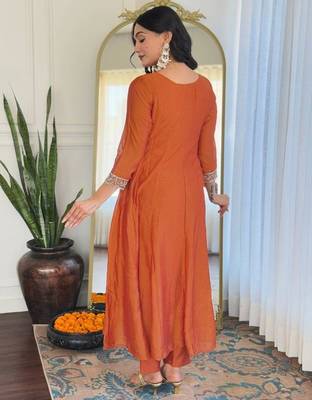 Rust Orange kurta set with Embroidery 4