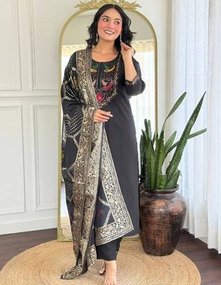 Black Embroidered Kurta set with Dupatta 2