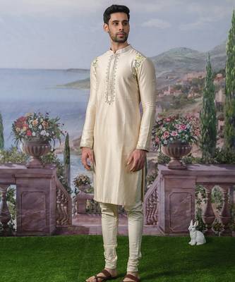 Off white embroidered chanderi silk kurta pajama 3