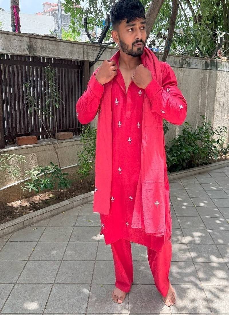 Solid cherry leaf handwork kurta with stole