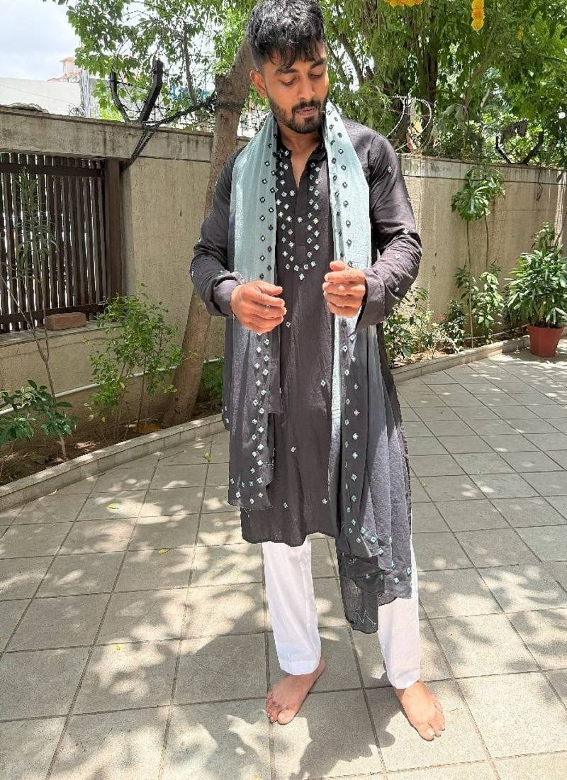 Black mirror kurta with stole
