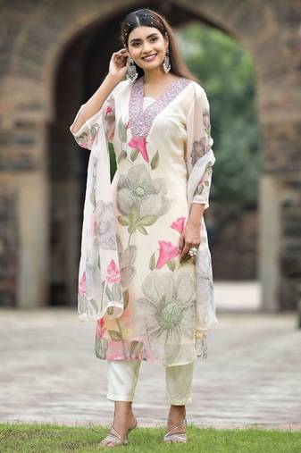  Women's Georgette Blend Floral Straight Printed Kurta Pant With Dupatta | kurta sets for woman