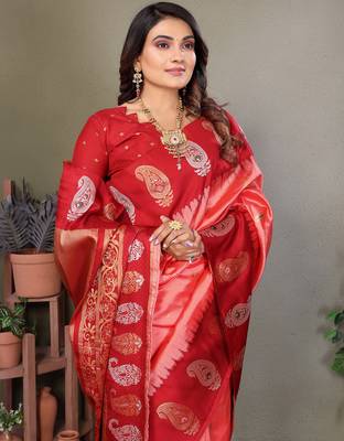 Light pink silk blend silver golden zari weaving banarasi saree with paisley zari border 5