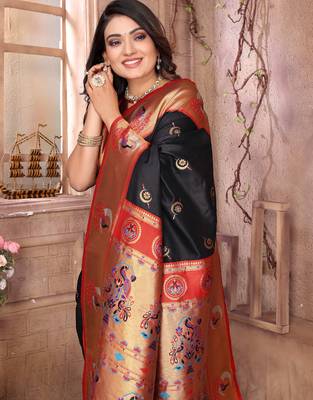 Black silk blend zari weaving paithani saree with peacock border and pallu 5