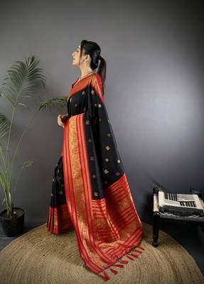 Black silk blend butti zari weaving banarasi saree with woven saree 2