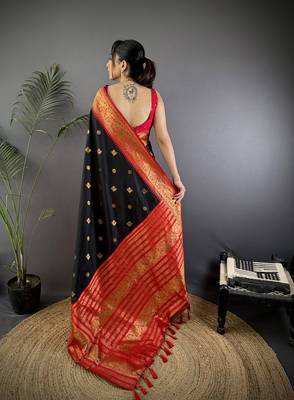Black silk blend butti zari weaving banarasi saree with woven saree 4