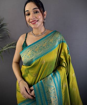 Light green silk blend butti zari weaving banarasi saree with woven saree 3