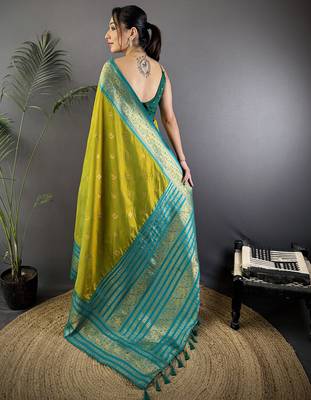 Light green silk blend butti zari weaving banarasi saree with woven saree 4