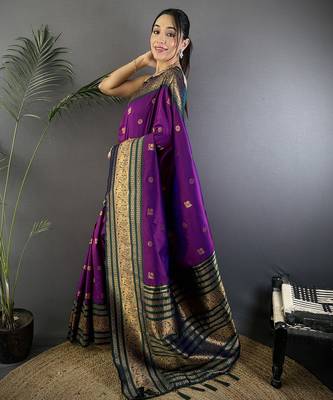 Magenta silk blend butti zari weaving banarasi saree with woven saree 2