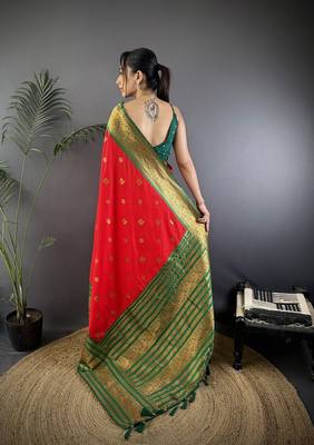 Red silk blend butti zari weaving banarasi saree with woven saree 4