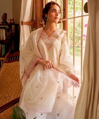 White Chanderi Kurta Set with Pink Embroidery Detailing 4