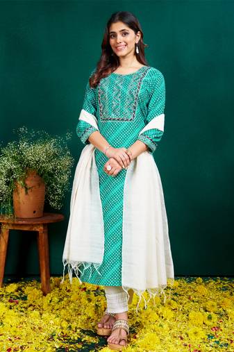  Women's Rayon Blend Floral Straight Printed Kurta Pant With Dupatta | kurta sets for woman